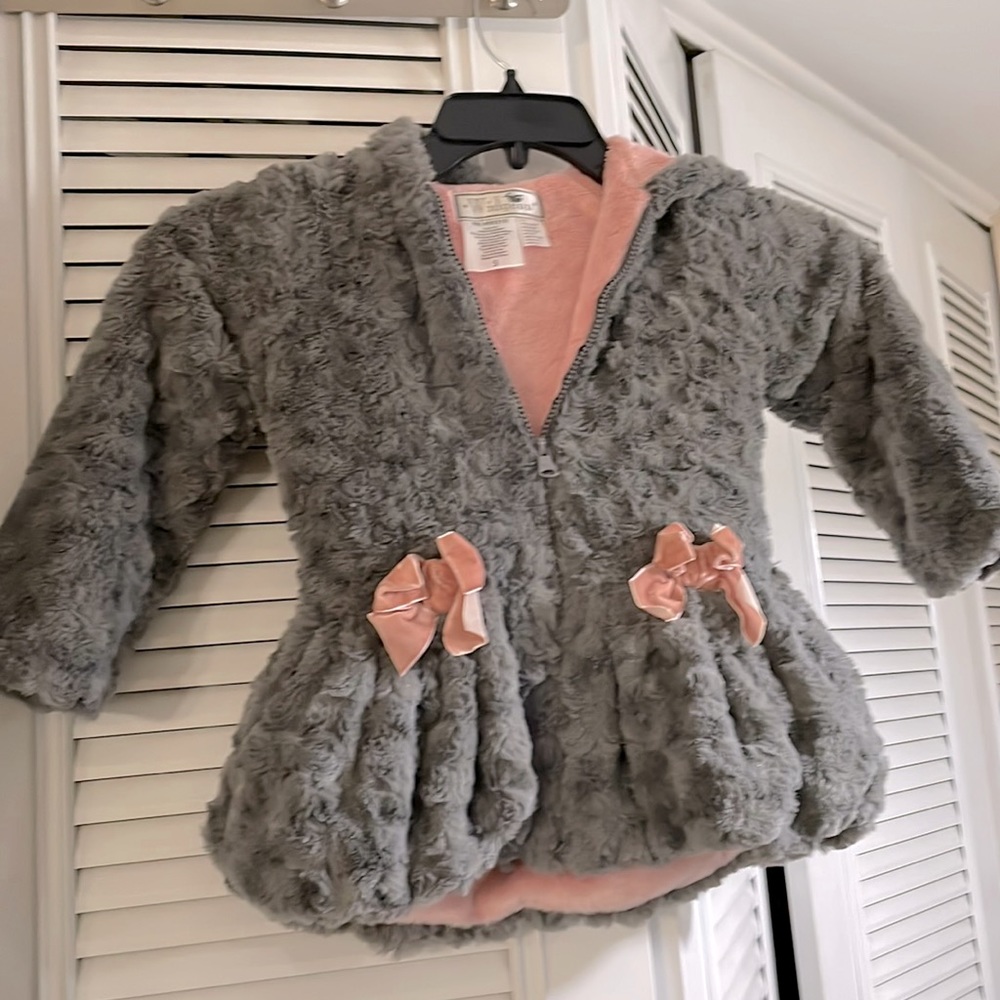 Like New Super soft, faux fur, zipper, hooded Widgeon coat in girl’s size 5.